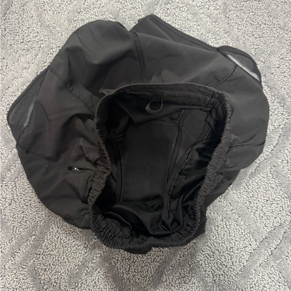 Lululemon hotty hot low rise 2.5in shorts - Picture 3 of 3